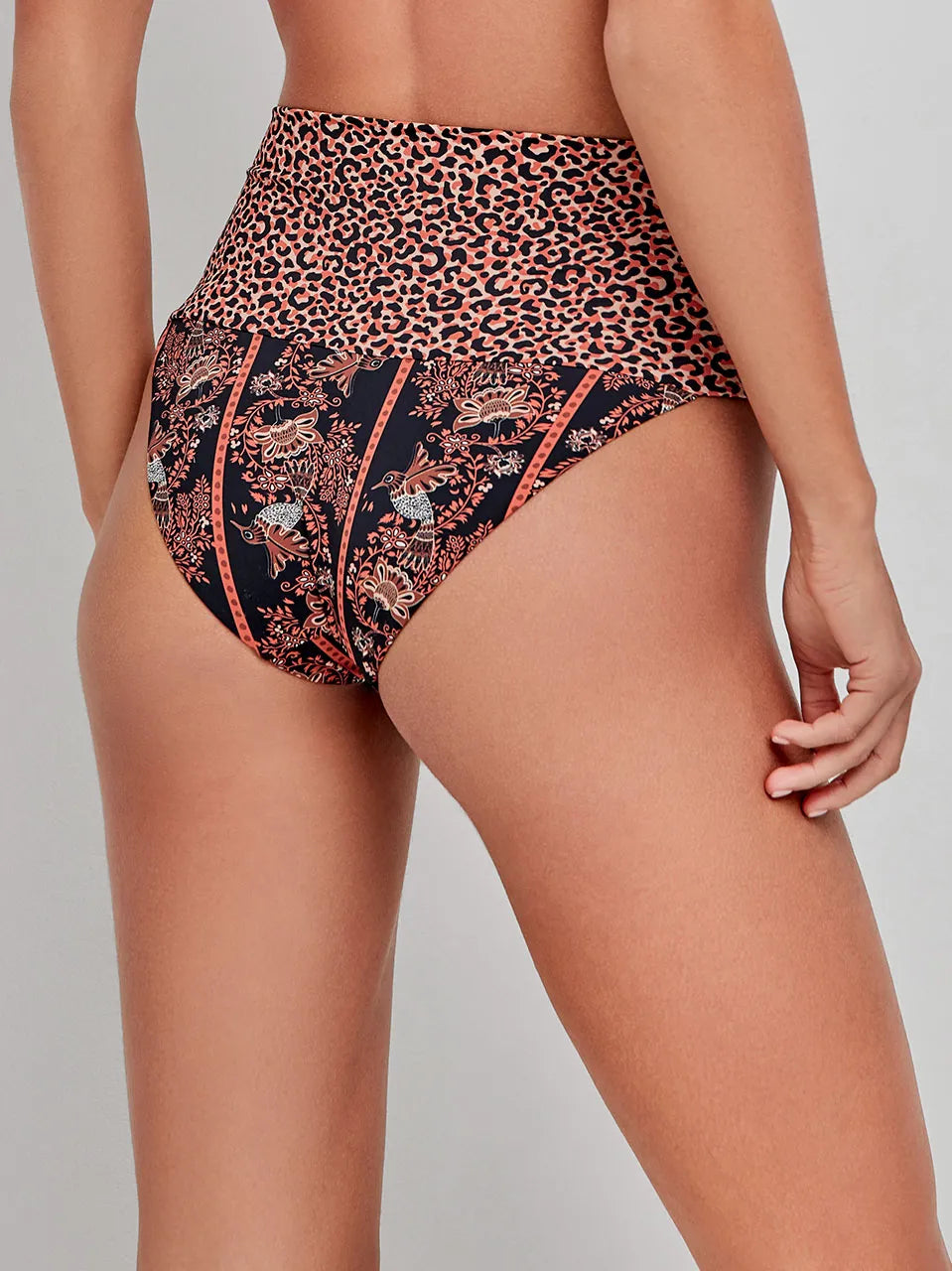 Bikini Gisela 2/30193B taglia M/3, top bandeau leopardato con ferretto in silicone e slip fantasia multiposizione, tessuto elastico.