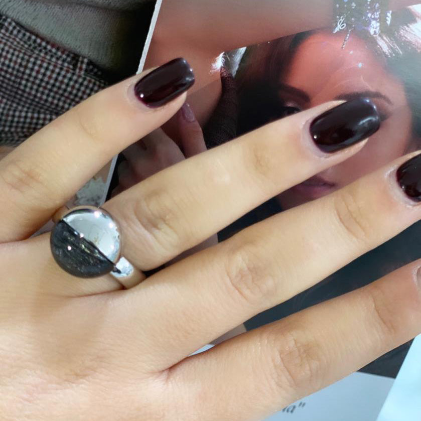 Anello Velvet Perla Alexarte, taglia unica, artigianale con resina effetto perla, cristalli e finiture oro/argento, Made in Italy.