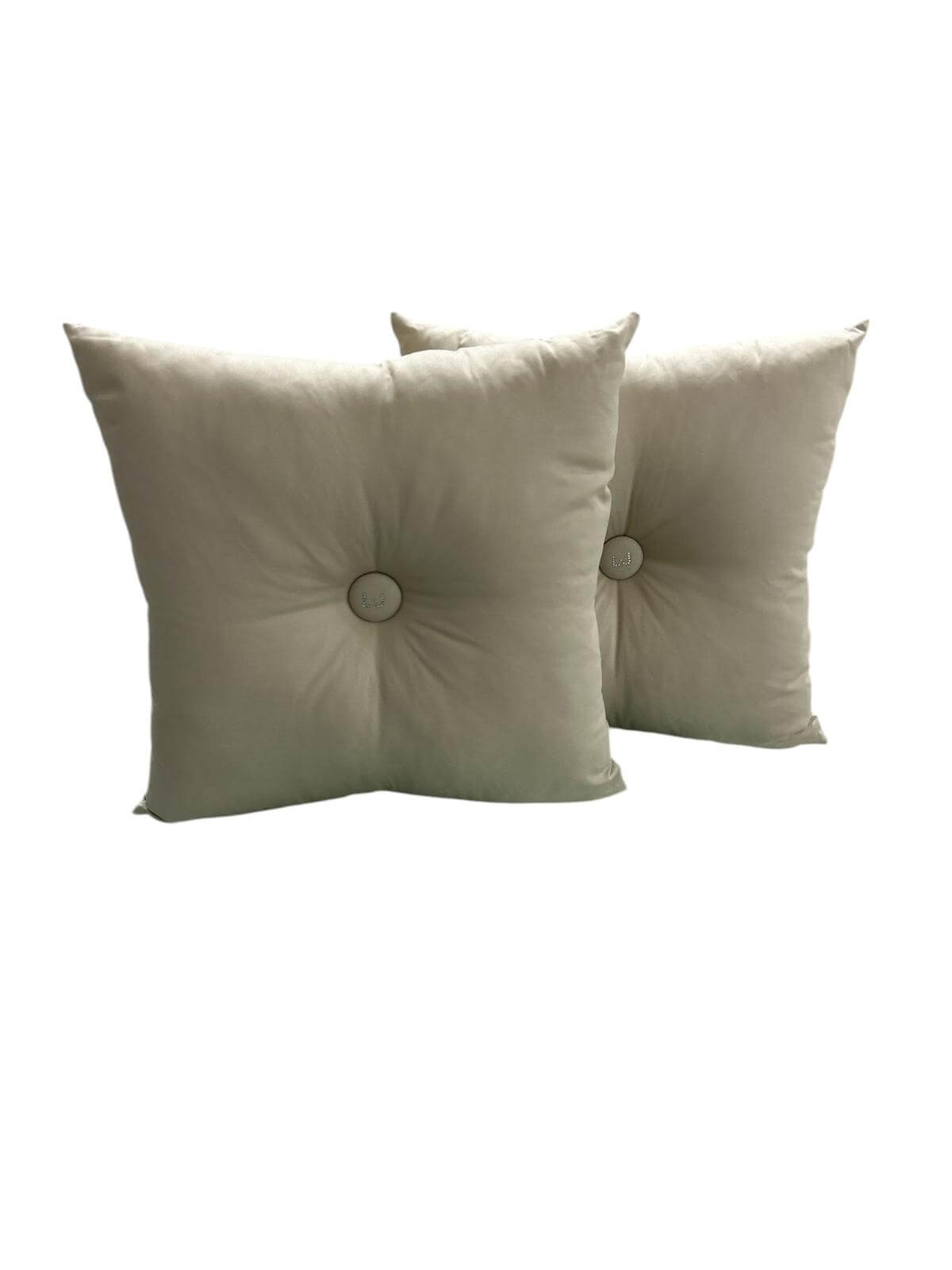 Cuscino arredo Liu Jo 40x40 cm in raso di cotone con bottone centrale decorativo, elegante e Made in Italy.