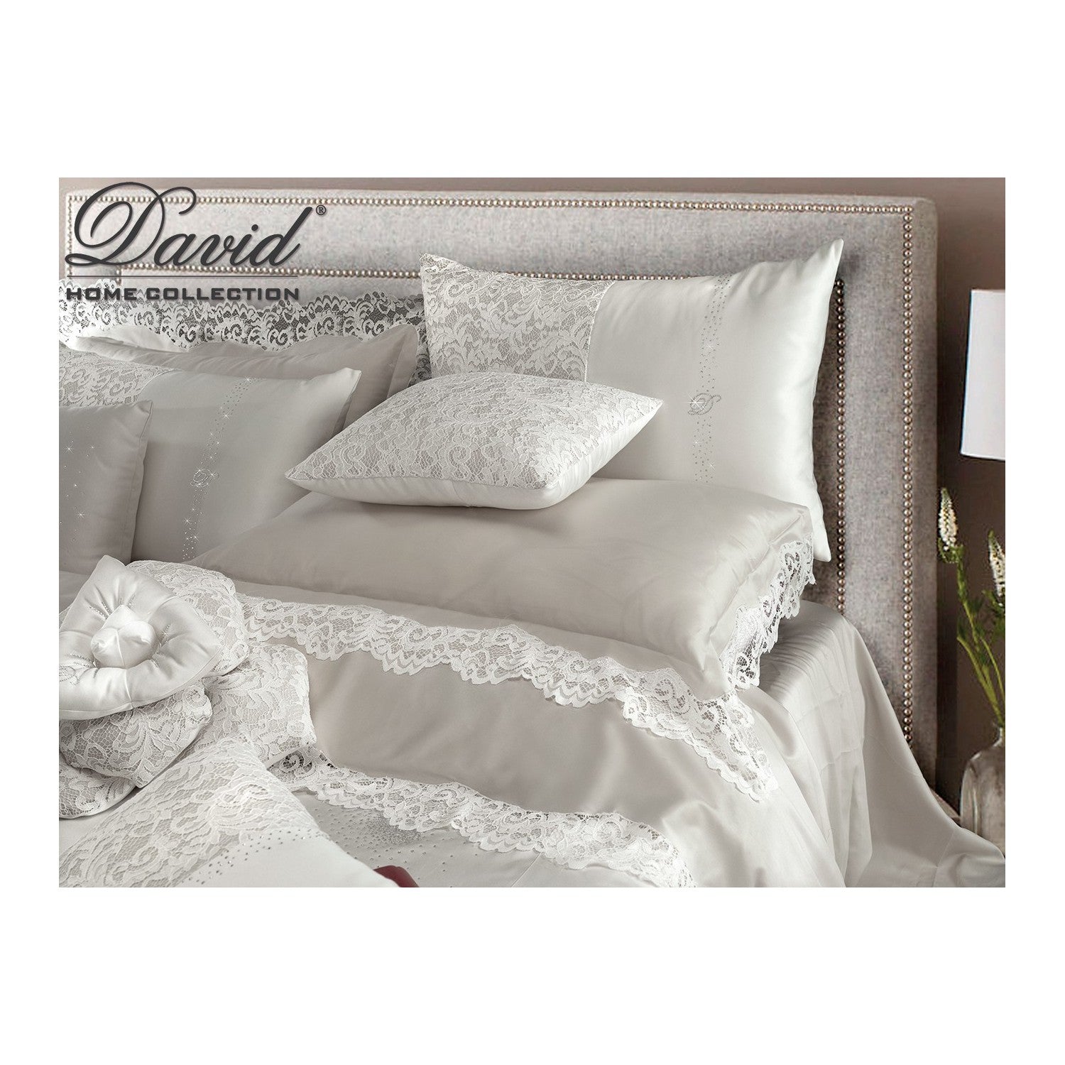 Coppia lenzuola matrimoniali David Chantal in raso di cotone con pizzo latte, misura 260x290 cm, Made in Italy