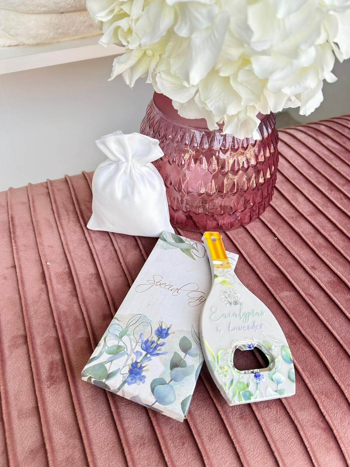 Apribottiglie magnetico in vetro decorato con scatola, bomboniera elegante e personalizzabile, misura 13,5x6,5 cm