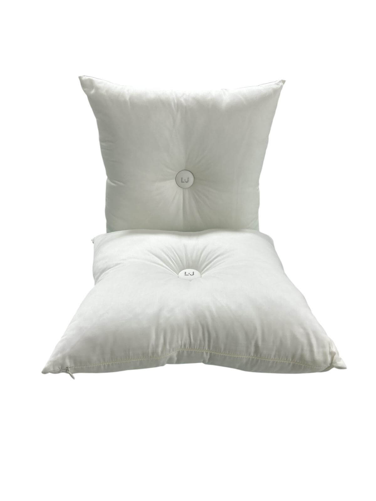 Cuscino arredo Liu Jo 40x40 cm in raso di cotone con bottone centrale decorativo, elegante e Made in Italy.