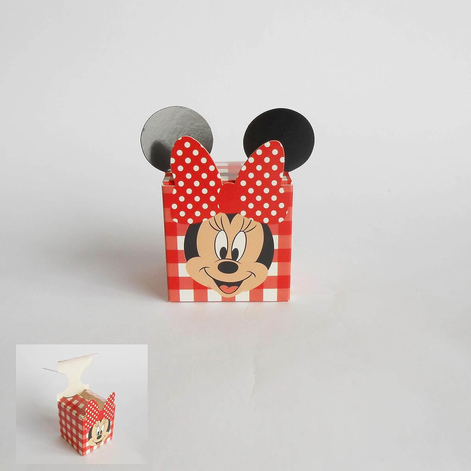 Scatola cubo bomboniera Minnie rossa Disney, in cartoncino teso 5x5x5 cm, ideale per confetti, dolcetti o piccoli regali.