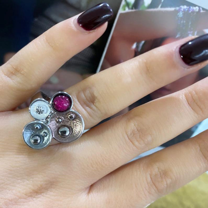 Anello Velvet Stelle Alexarte, taglia unica, design ispirato alle stelle, con cristalli, resine e placcature preziose, artigianato italiano.