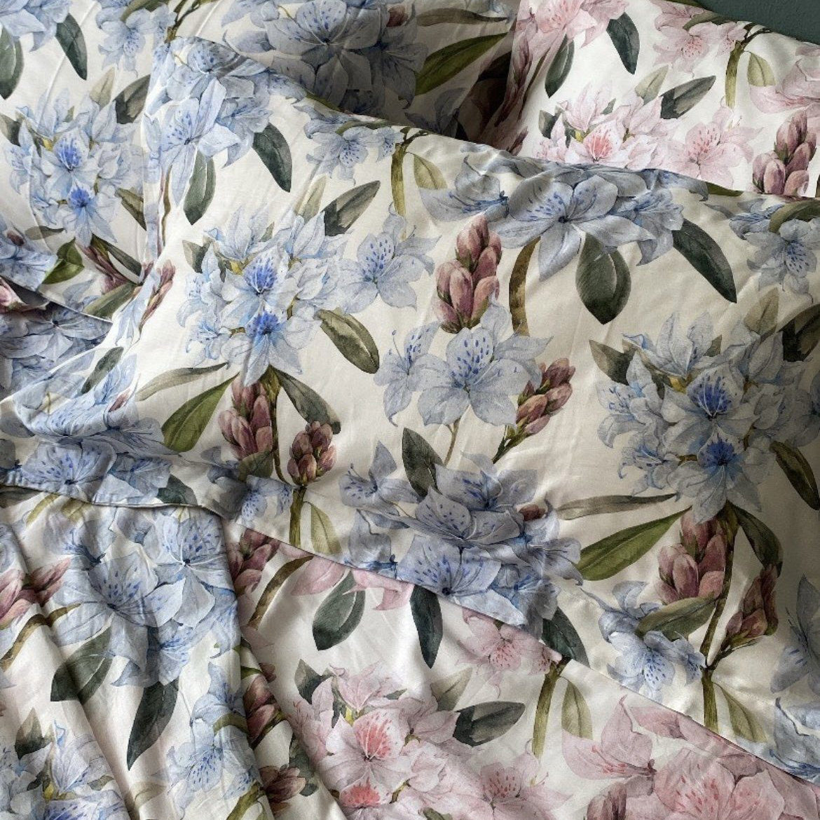 Completo lenzuola matrimoniale Himiko Maestri Cotonieri in puro cotone con lenzuolo sopra, sotto con angoli e federe 55x85. Made in Italy