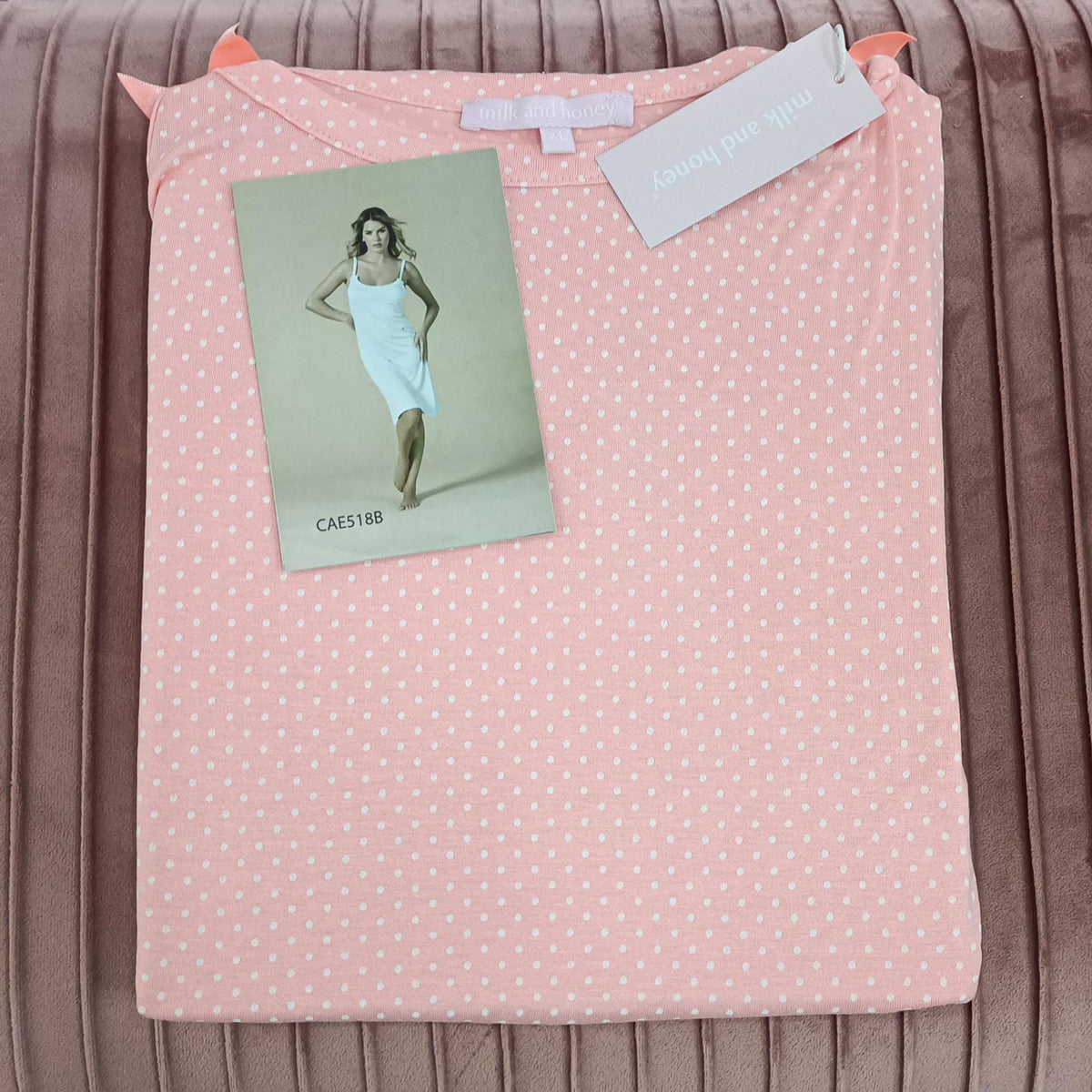 Canotta Milk And Honey “Be Kind” da donna, fantasia a pois, in 100% cotone pettinato, morbida al tatto e prodotta in Italia.