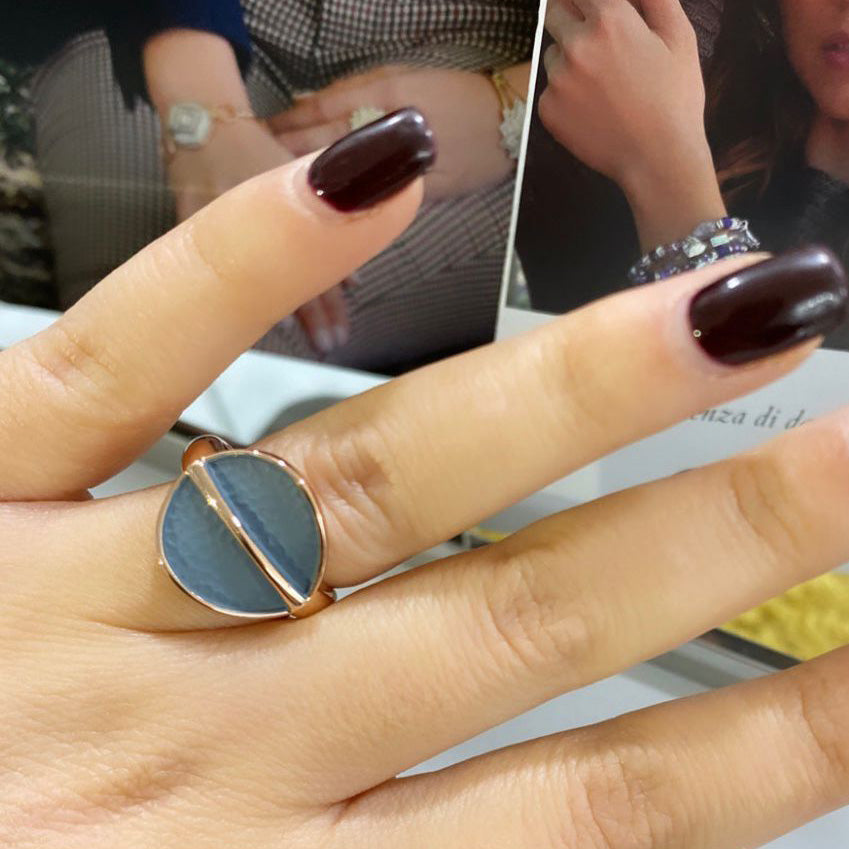 Anello Orbital Smeraldo Alexarte, artigianale italiano, verde smeraldo, con cristalli e placcature oro e argento, taglia unica.