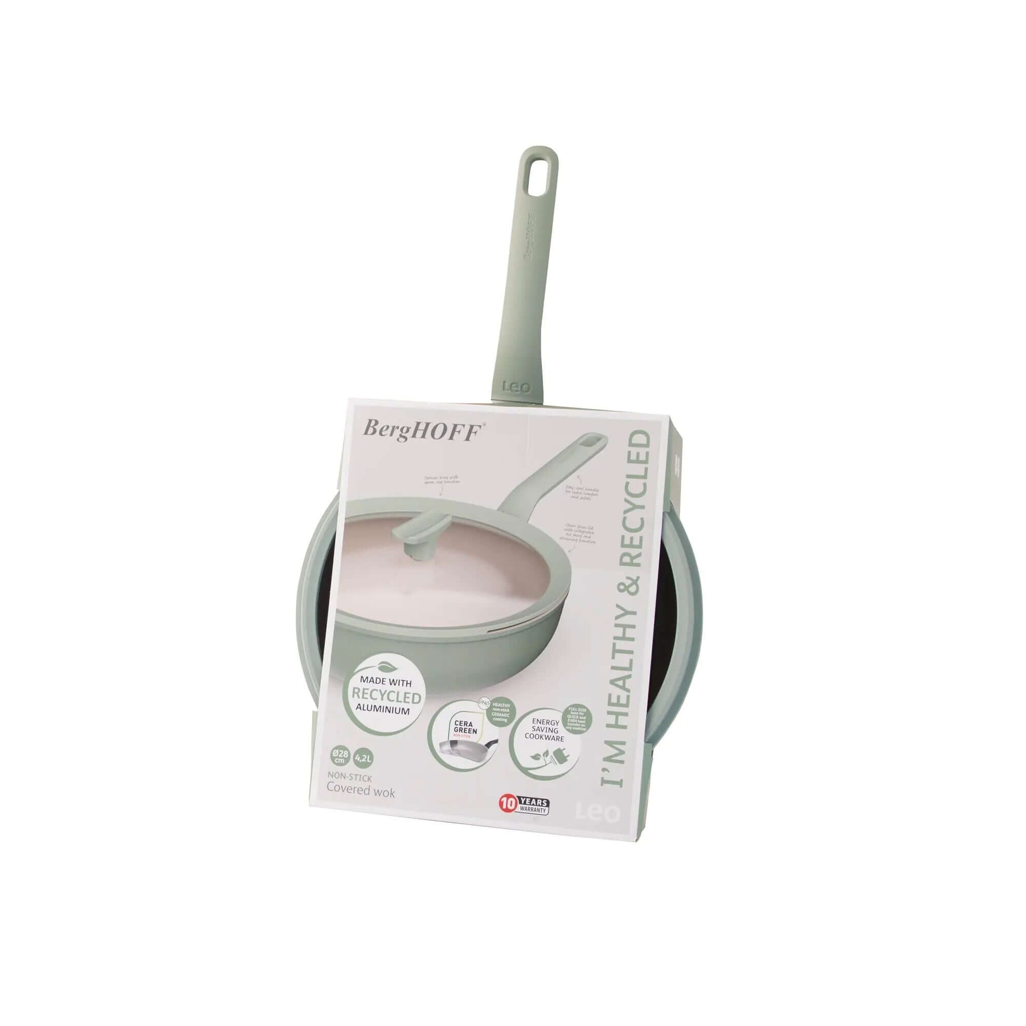 Wok antiaderente Balance Sage da 28 cm con coperchio in vetro e manico termoisolato, in alluminio riciclato con rivestimento ceramico PFAS-free.