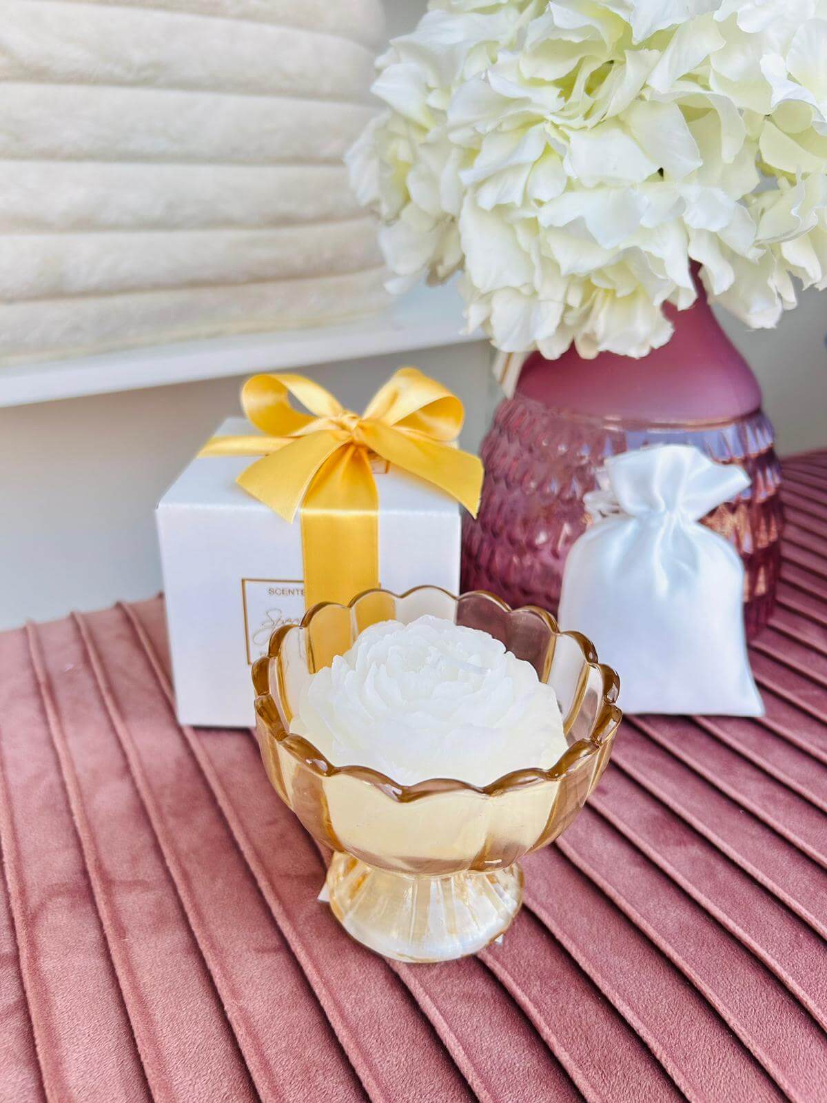 Candela in vetro ambra con alzatina FS2/S Special Gifts, altezza 7 cm, diametro 9 cm, bomboniera elegante con scatola regalo inclusa.