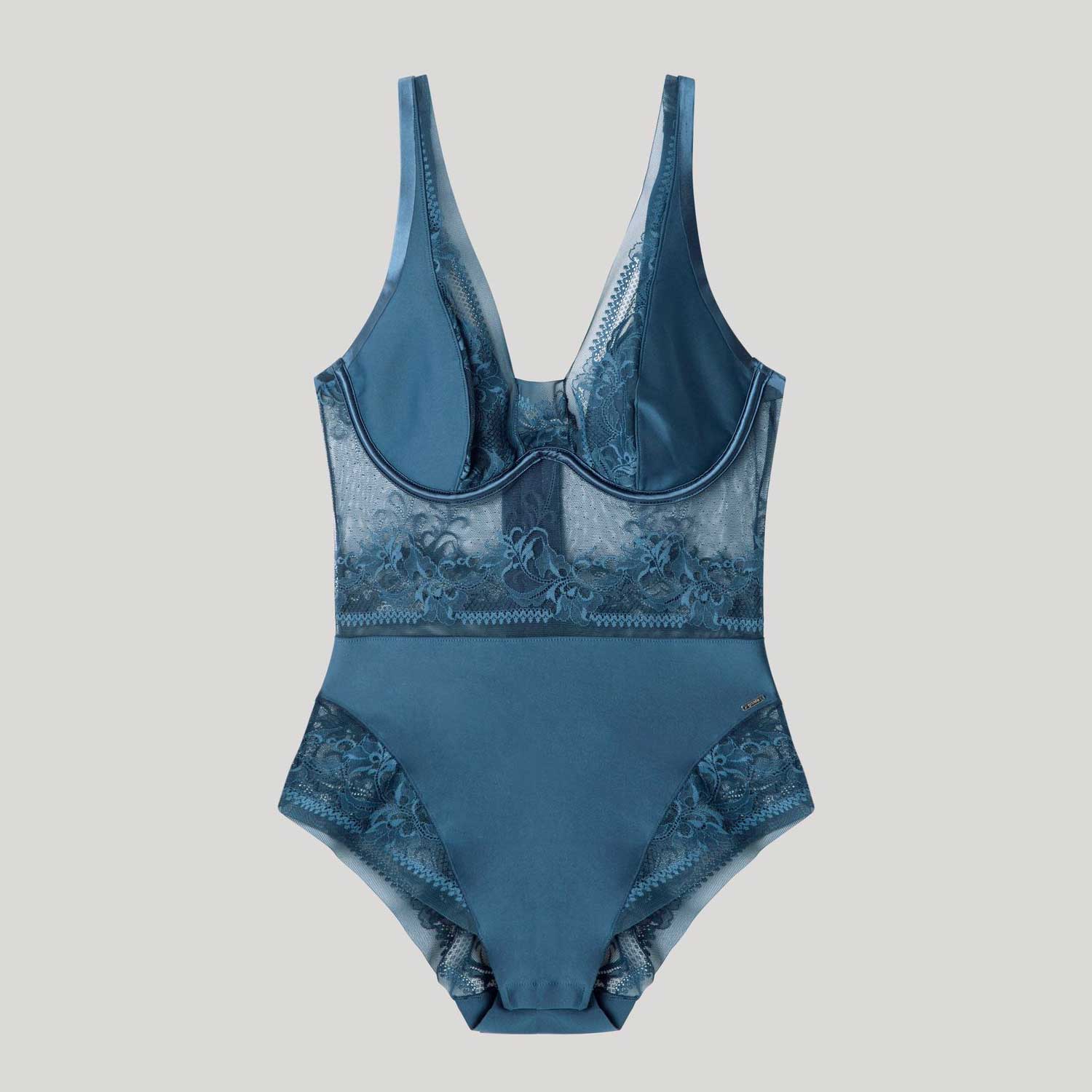 Body Gisela 2/10084U 4 in pizzo extrapiatto con ferretto e coppe foam, retro perizoma, elegante e invisibile sotto gli abiti
