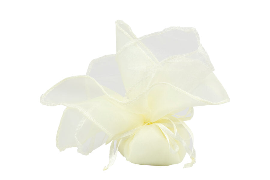 Clessidra a forma di cuore Harmony in vetro con sabbia oro, nastrini decorativi e dettaglio in legno, bomboniera artigianale da 13 cm, Made in Italy.