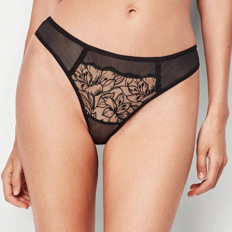 Completo intimo Gisela con bustier push-up coppa C e slip brasiliano, tessuto morbido ed elegante, comfort e stile Made in Italy.