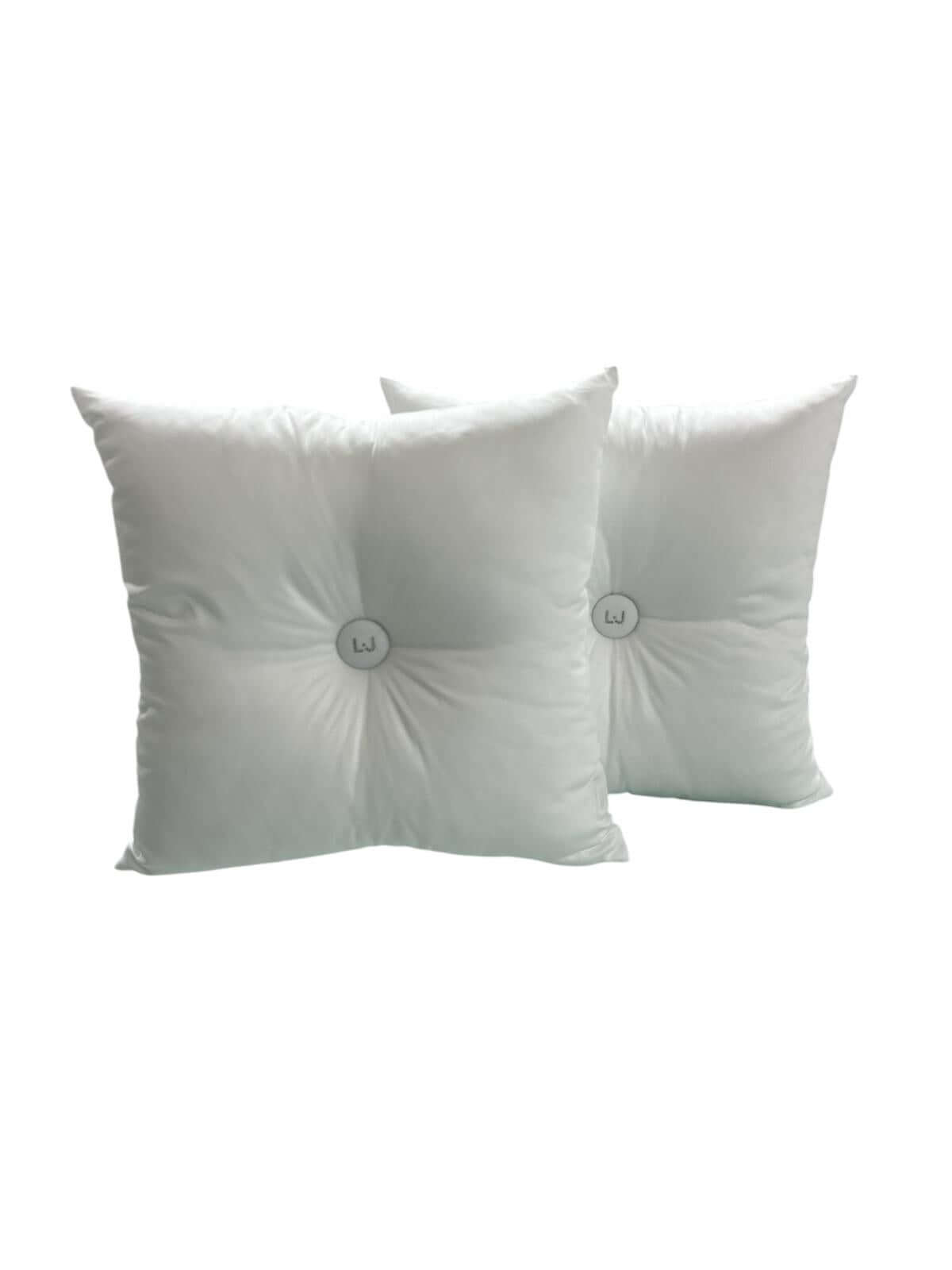 Cuscino arredo Liu Jo 40x40 cm in raso di cotone con bottone centrale decorativo, elegante e Made in Italy.