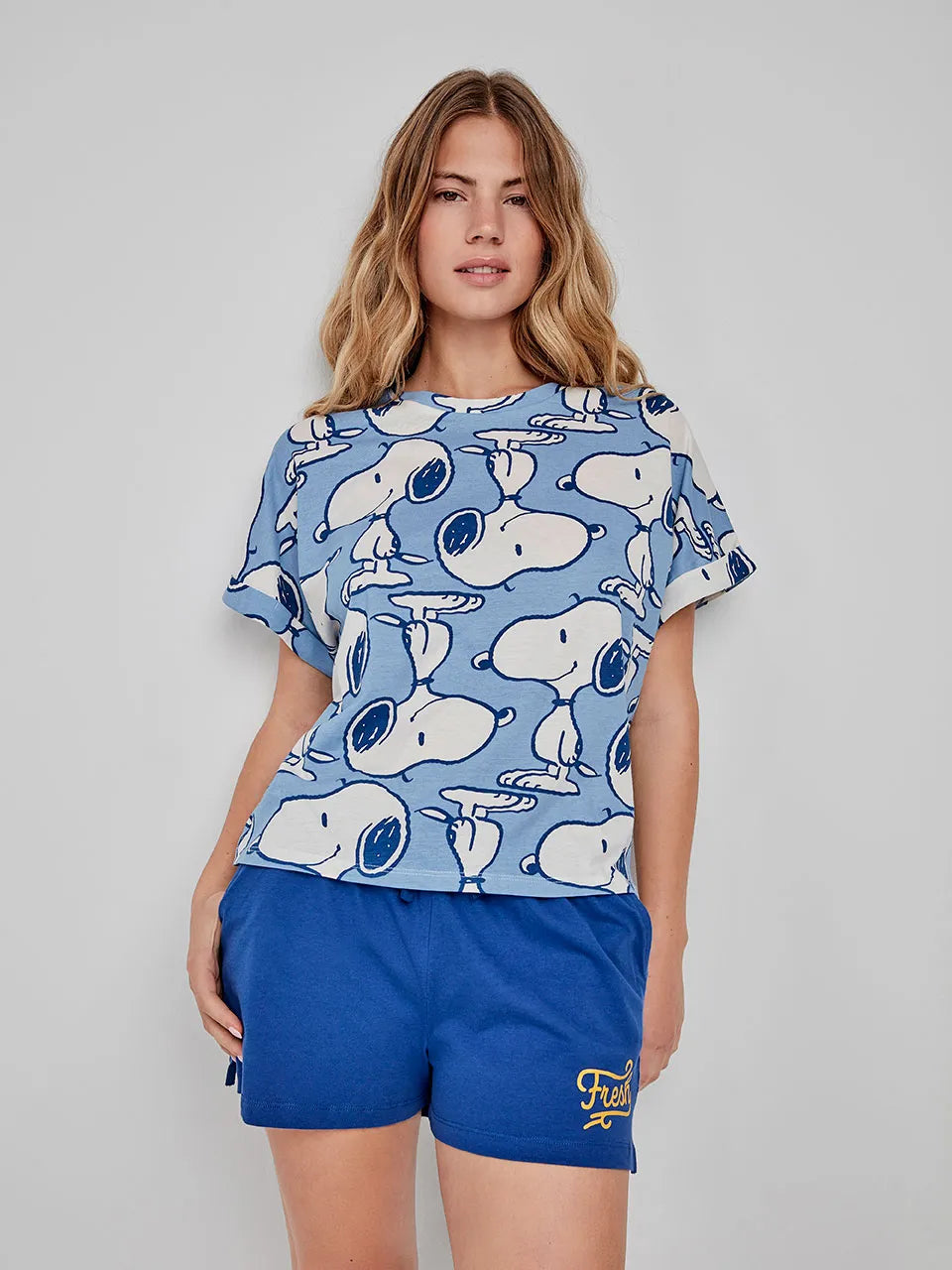 Pigiama Gisela 2/20282S taglia L, completo corto da donna con maglietta Snoopy e pantaloncini con stampa a contrasto ed elastico in vita.