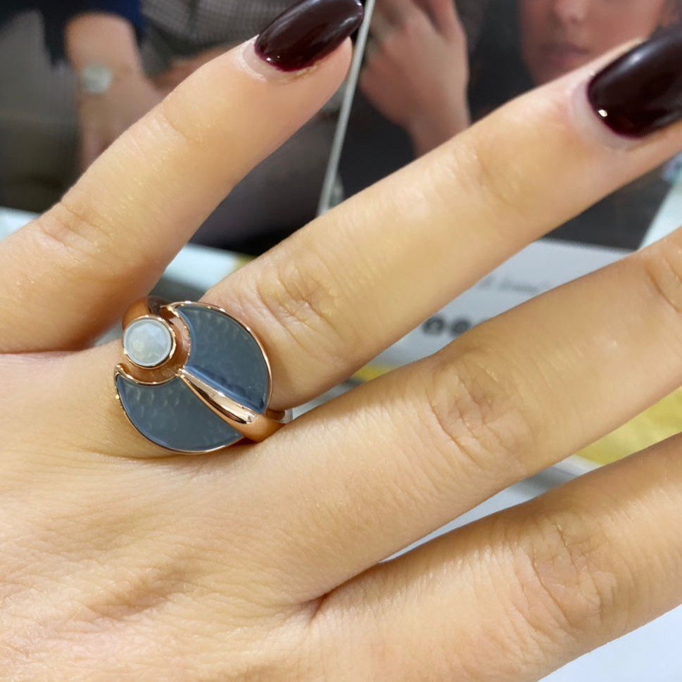 Anello Orbital Regina della linea Alexarte, artigianale, con cristalli e placcature oro/argento, taglia unica, stile regale, Made in Italy.