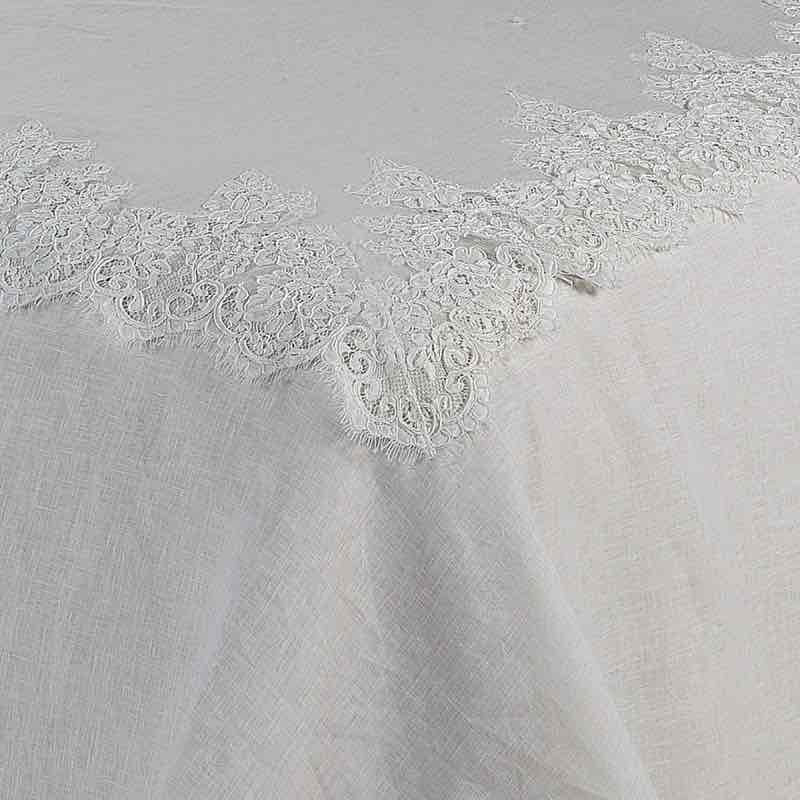 Coordinato letto matrimoniale David Creta in lino bianco con copriletto 270x270 cm, lenzuola 260x290 cm, federe e cuscini 35x55 cm con pizzo Rebrodè Made in Italy.