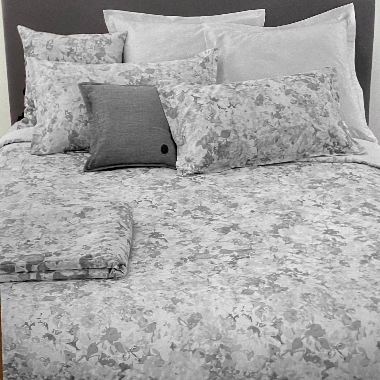 Completo lenzuola Trussardi Transparency grigio in raso di cotone, matrimoniale, confezione originale logata.