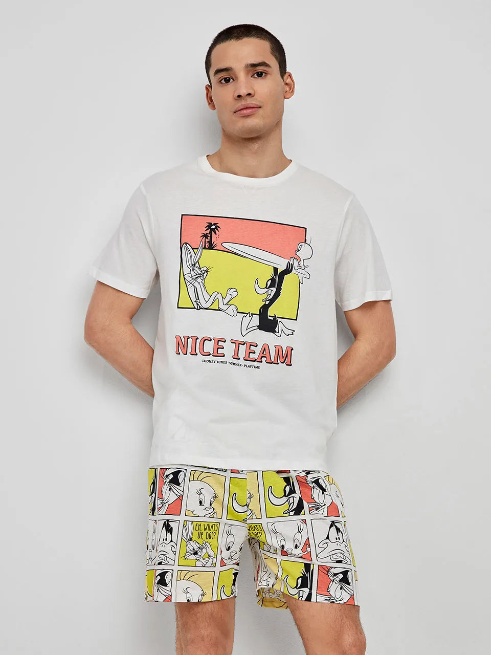 Pigiama Gisela 2/20276S taglia S da uomo, corto, con stampa Looney Tunes, maglietta manica corta e pantaloncini con tasche e vita regolabile.