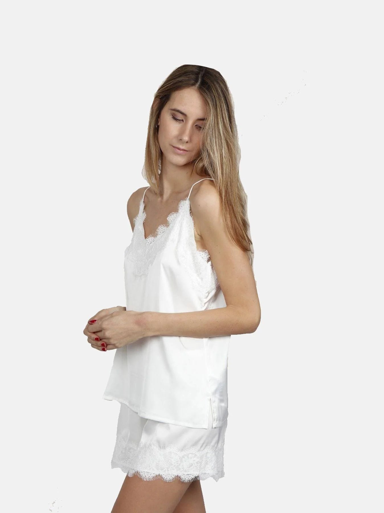 Baby Doll Admas 50925: completo top e culotte donna in tessuto morbido, colore avorio, stile elegante e raffinato.