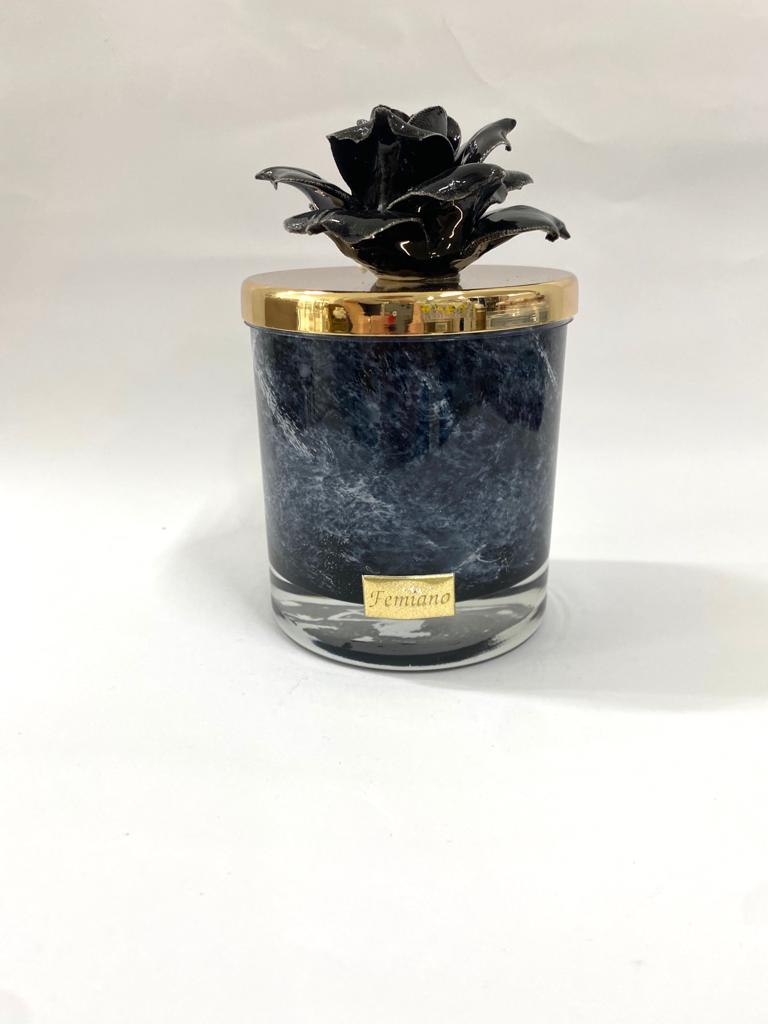 Candela Femiano in marmo Nero Marquina con rosa decorativa in ceramica, oggetto elegante Made in Italy