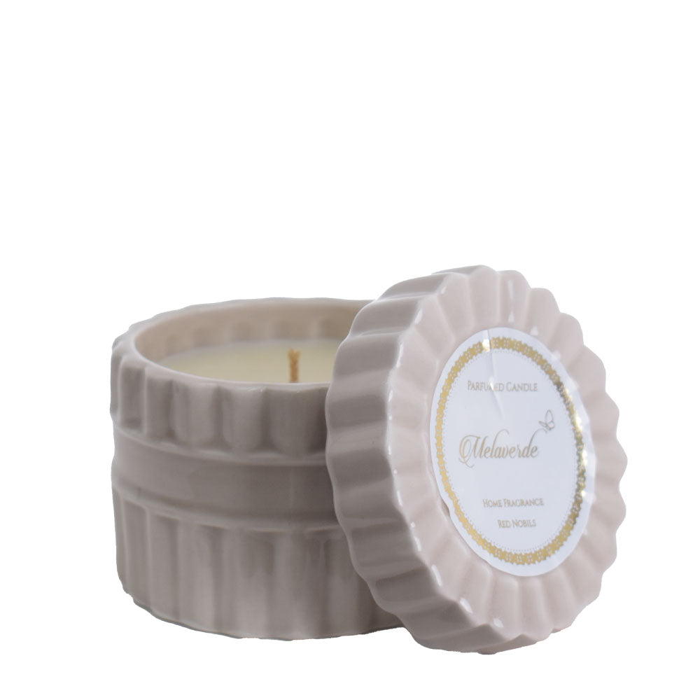 Candela tonda in ceramica cipria Melaverde, fatta a mano, con rifiniture artigianali, diametro 9 cm, altezza 9 cm, ideale come bomboniera matrimonio