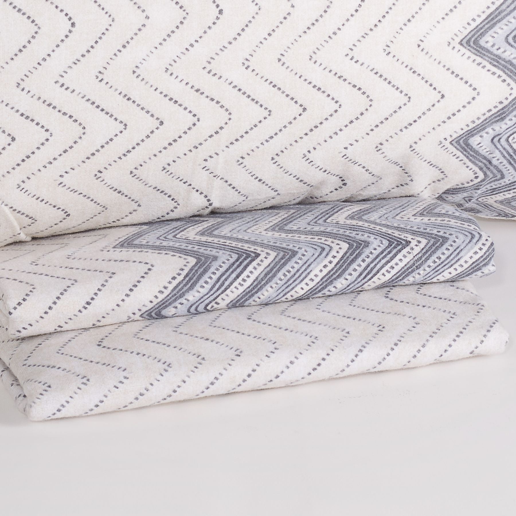 Completo lenzuola singolo Maè Via Roma 60 in cotone con motivo Chevron, lenzuolo con elastici e federa coordinata