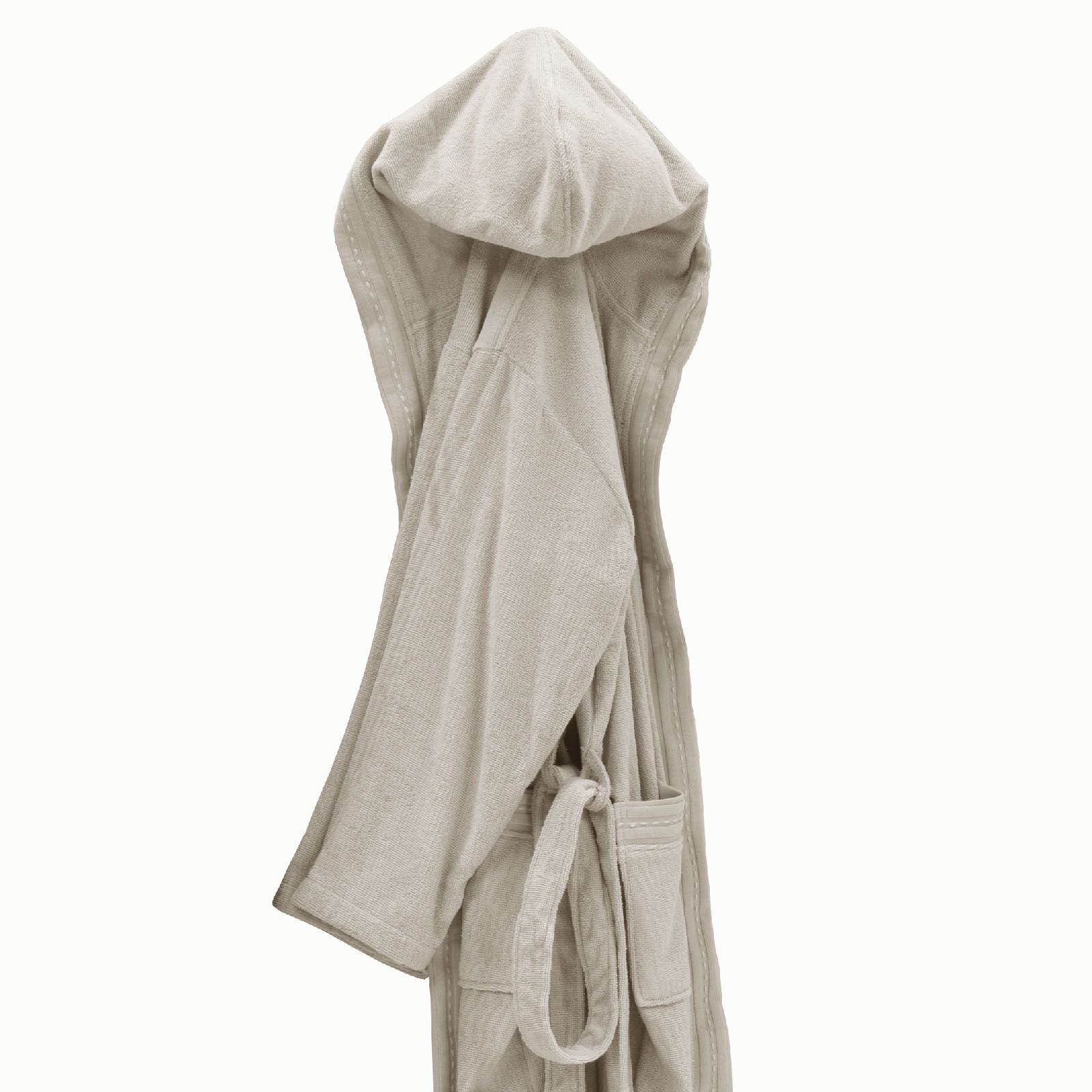 Accappatoio Trendy Mirabello Carrara in spugna 100% cotone, con cappuccio, tasche e cintura, tessuto morbido e raffinato, Made in Italy.