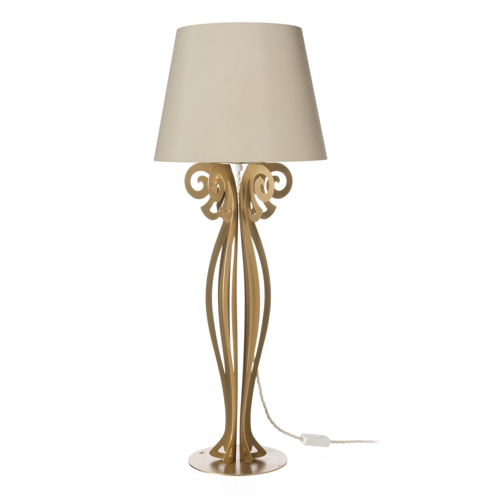 Lampada da tavolo Circeo Arti & Mestieri, 35x85 cm, in ferro, design moderno disponibile in tre colorazioni, ideale per ambienti eleganti.