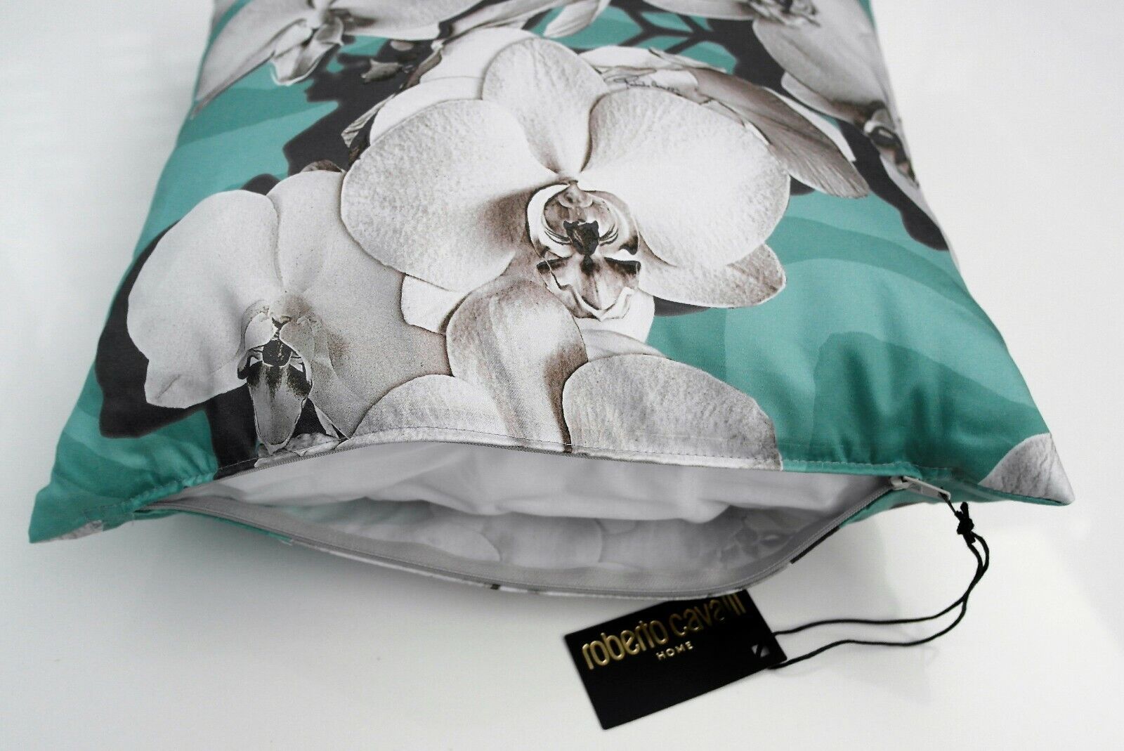 Cuscino arredo Roberto Cavalli Divine Orchid Acqua 40x40 cm in raso di cotone, imbottitura anallergica e confezione con logo. Made in Italy