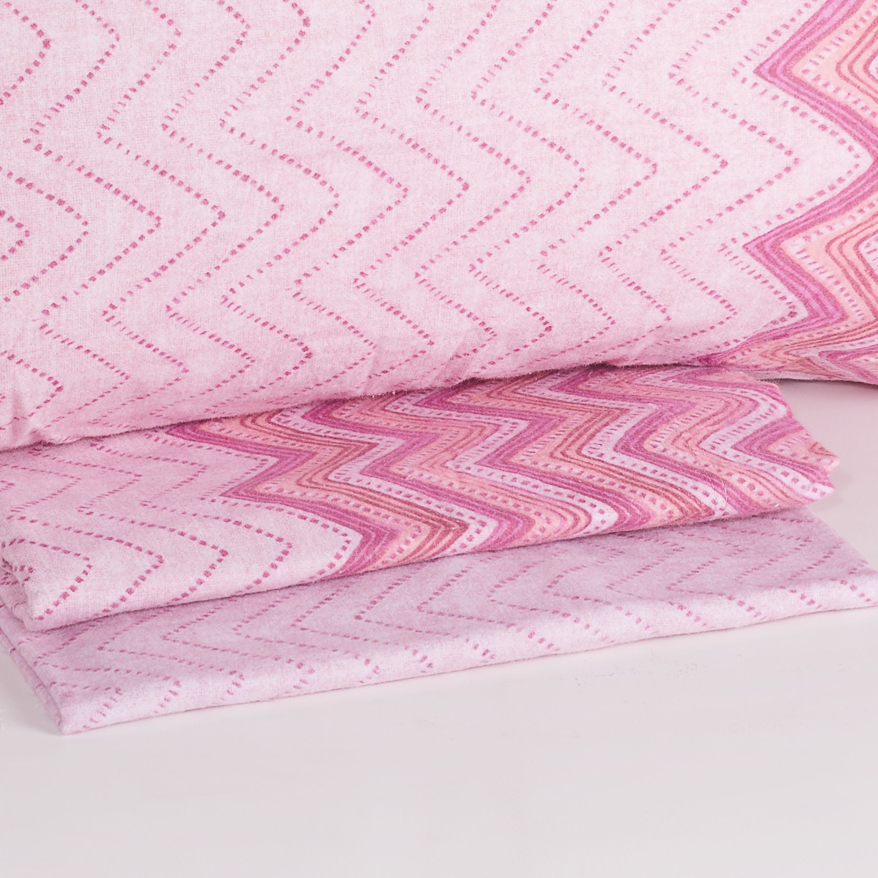 Completo lenzuola singolo Maè Via Roma 60 in cotone con motivo Chevron, lenzuolo con elastici e federa coordinata