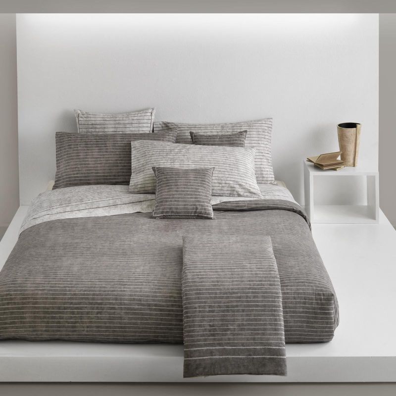 Completo copripiumino matrimoniale Line Mirabello Carrara, 100% percalle di cotone, misure 255x255 cm, con federe e lenzuolo con angoli, Made in Italy.