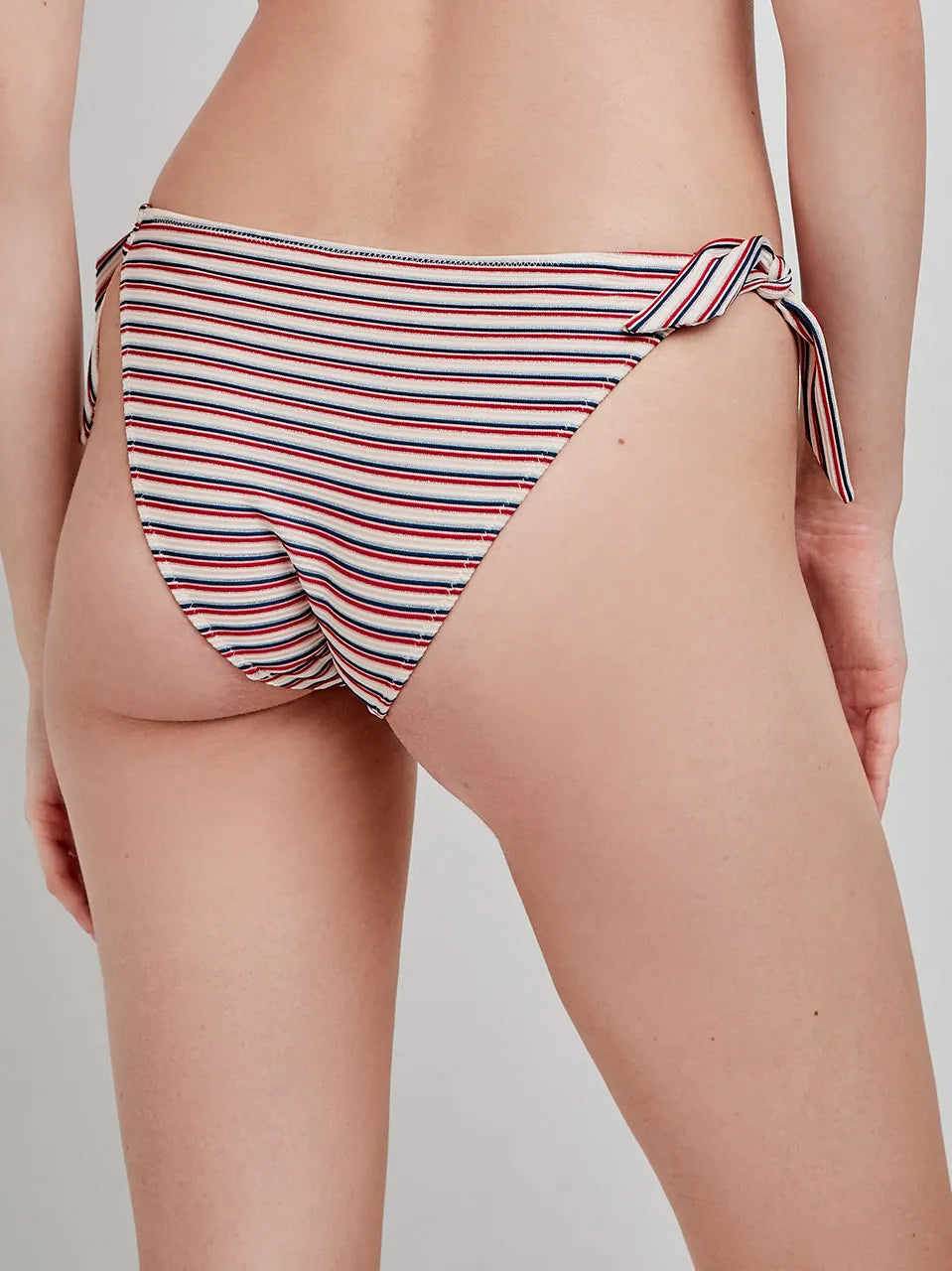 Costume Gisela 2/30226BT taglia S, bikini fantasia righe, top triangolo con foam estraibile, slip regolabile con laccetti, tessuto con fibra metallica.