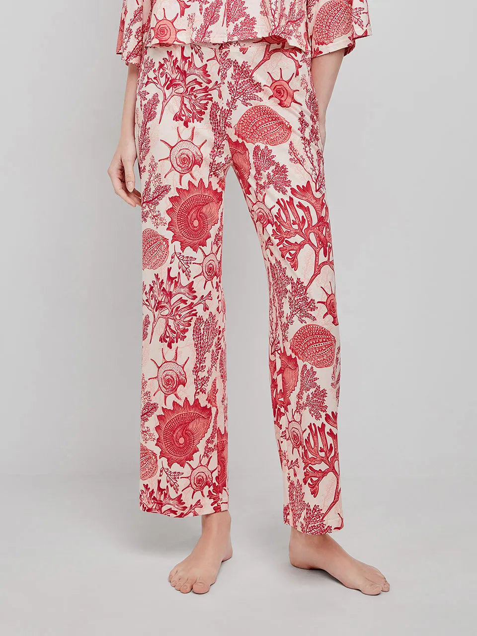 Pigiama donna Gisela 2/20249B 51T taglia S, maglietta satinata con pizzo, pantaloni lunghi con stampa corallo, look fresco e femminile.