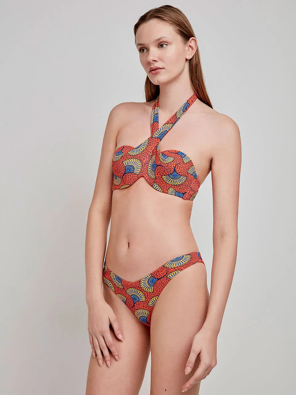 Costume Gisela 2/30241BT taglia M, bikini fantasia tribale, top bandeau con ferretto e foam, slip taglio a V, spalline multiposizione.