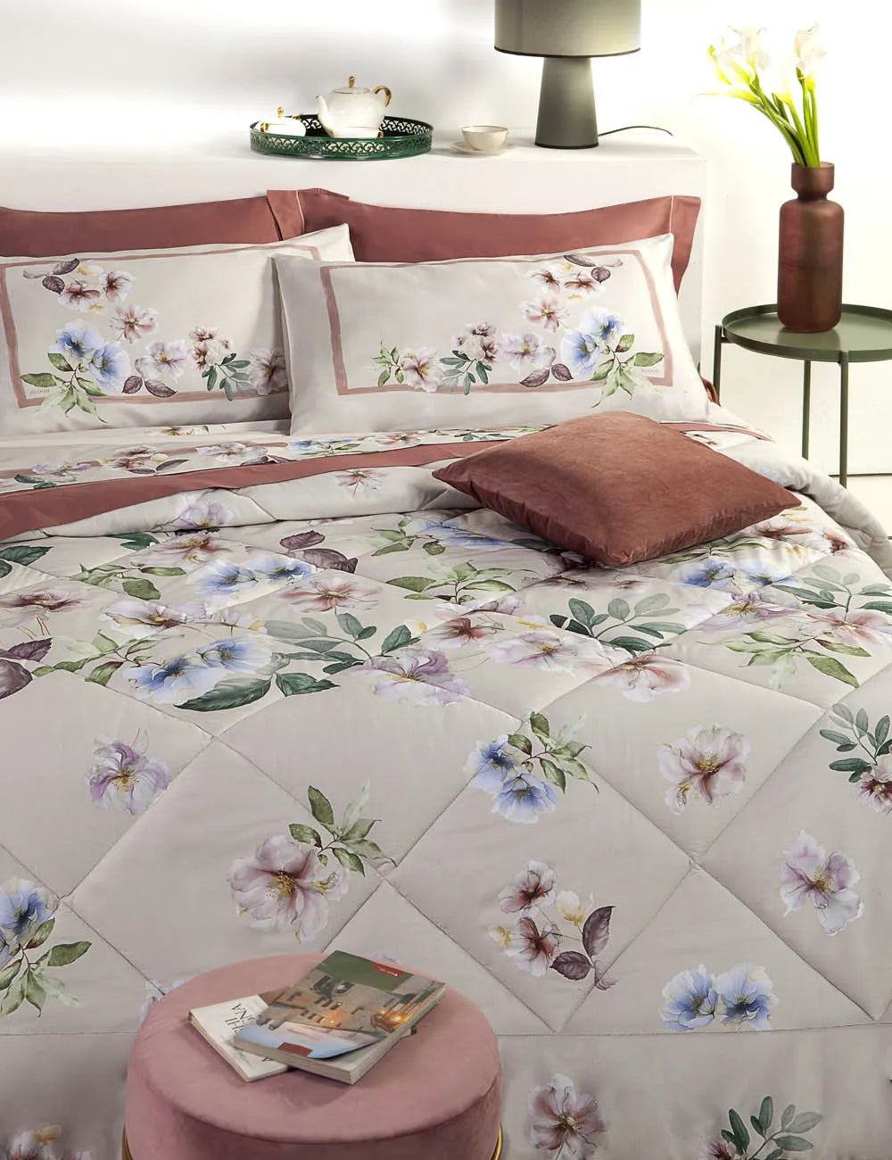 Trapunta Matrimoniale Tessitura Randi Bouquet – 270×270 cm – Raso di Cotone 300 TC