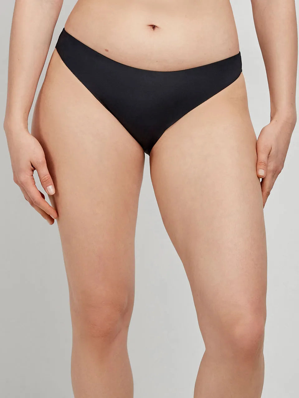 Slip bikini Gisela 2/30269B taglia L, design classico in tinta unita, tessuto elasticizzato, ideale per Mix and Match estivi.