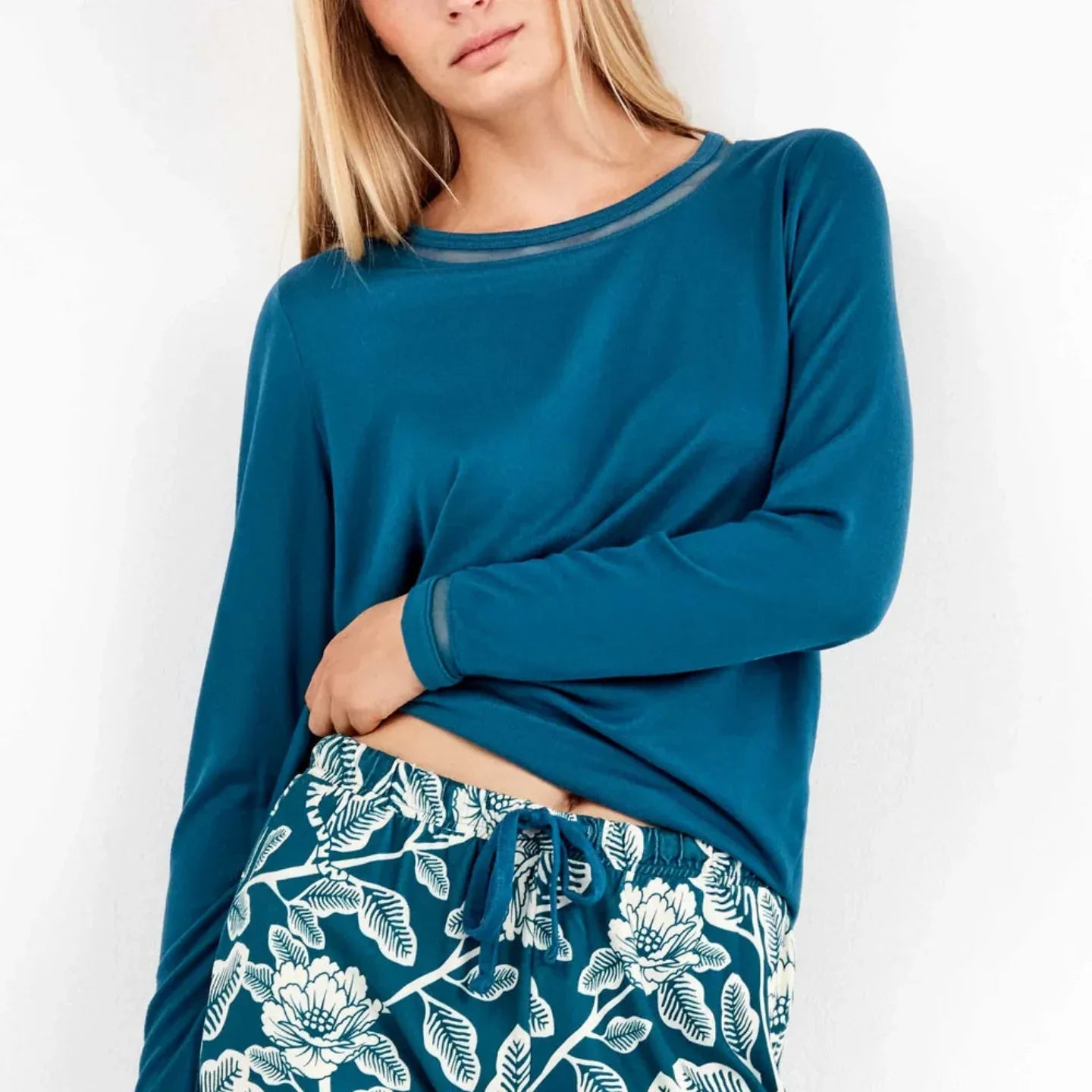 Pigiama Donna Autunno/Inverno Gisela 2/20304S – T-shirt e Pantaloni con Stampa a Contrasto - The King Luxury