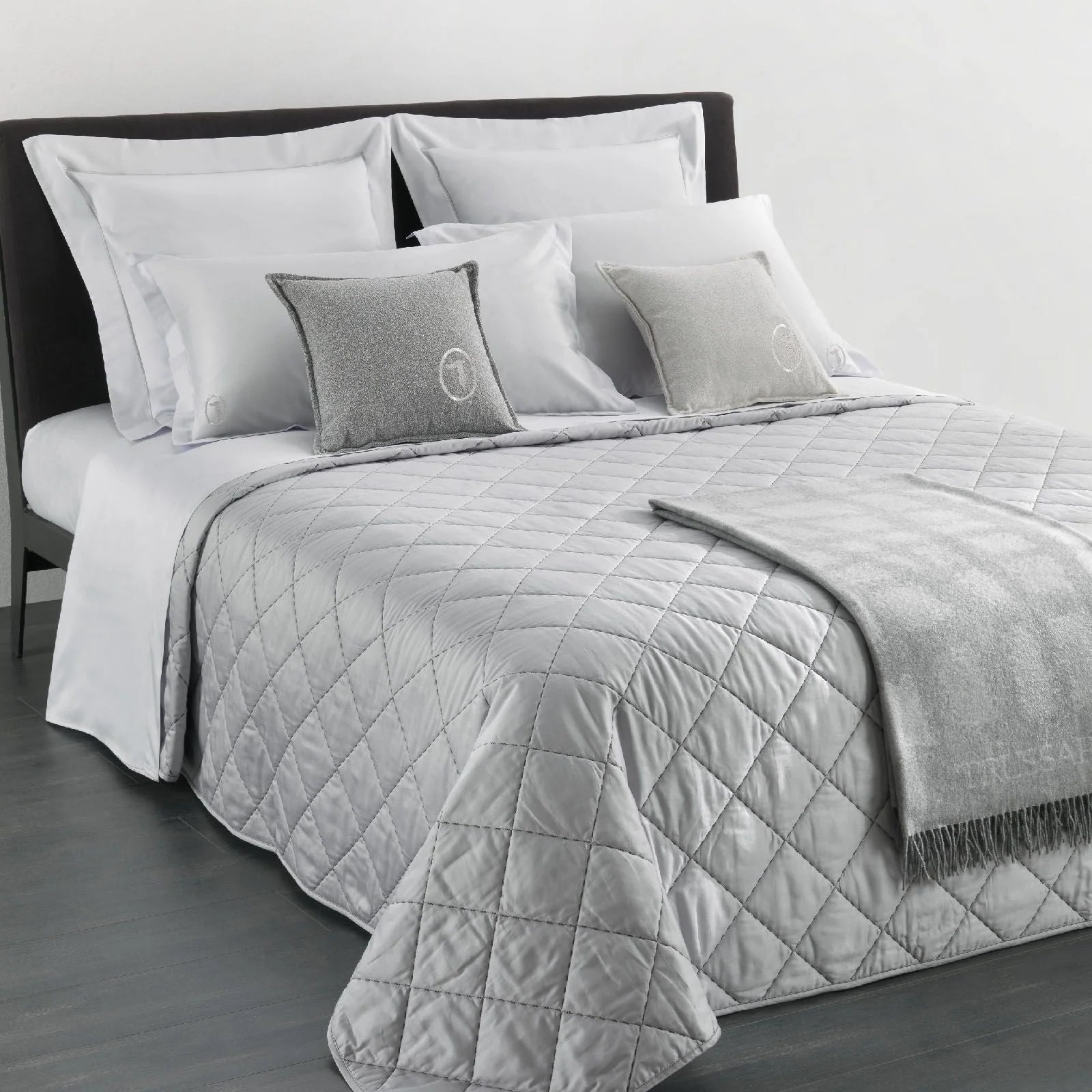 Trapuntino Matrimoniale Trussardi Seam Line 270x260 cm Raso di Cotone