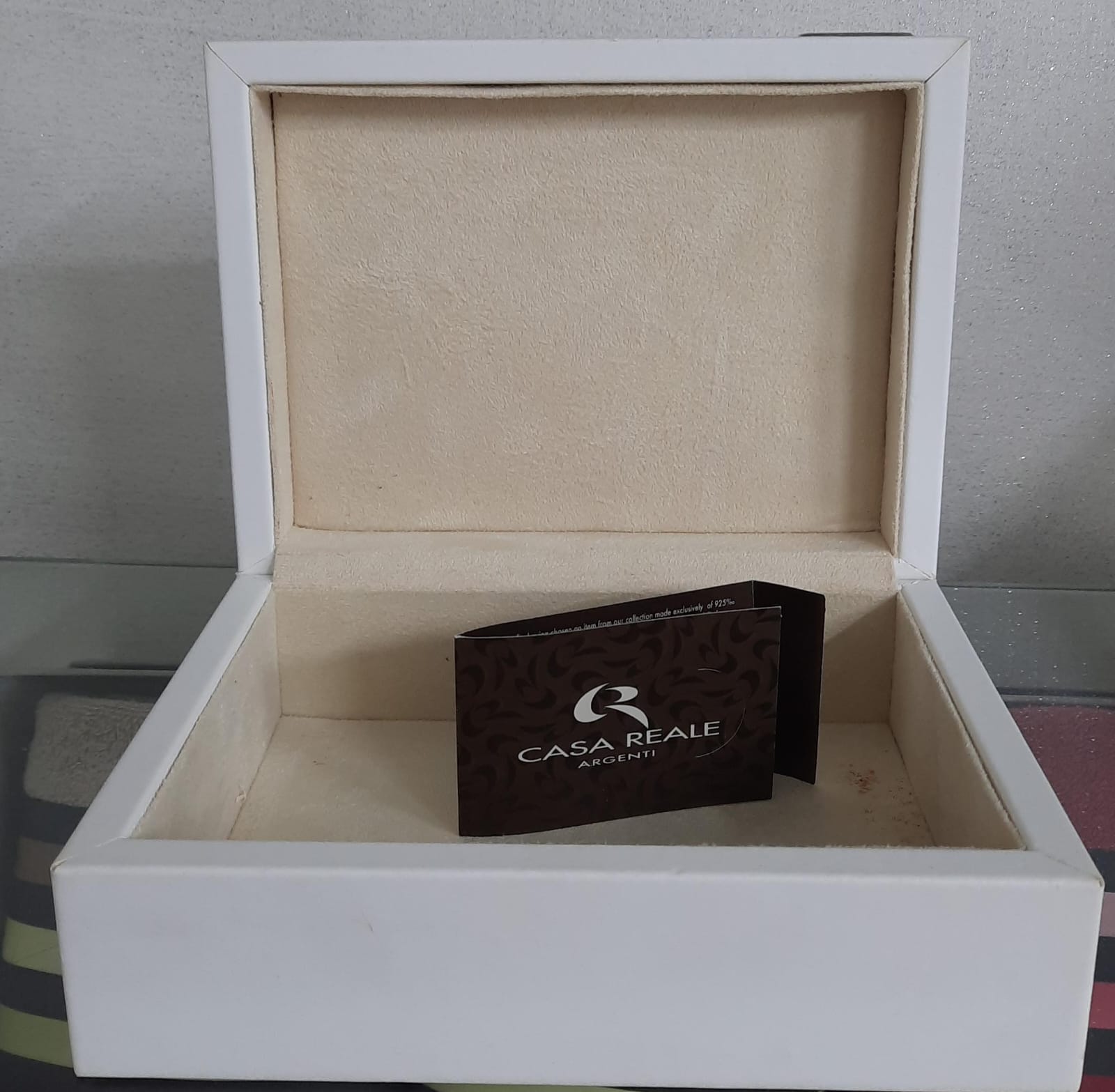 Cofanetto porta gioie Casa Reale Swarovski in MDF con decorazione in argento 925 e cristalli, 21x16x8 cm, raffinato e artigianale Made in Italy.