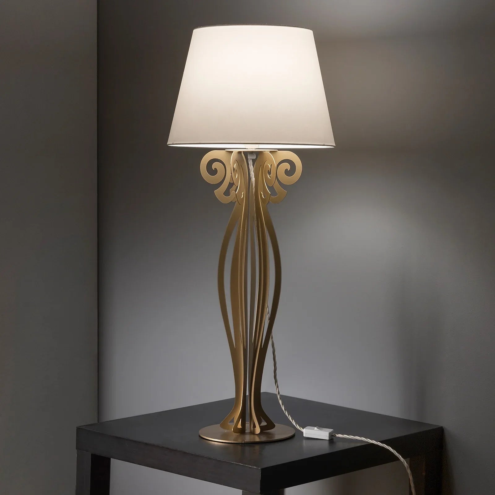 Lampada da Tavolo Circeo Arti & Mestieri in Ferro – Design Moderno - The King Luxury